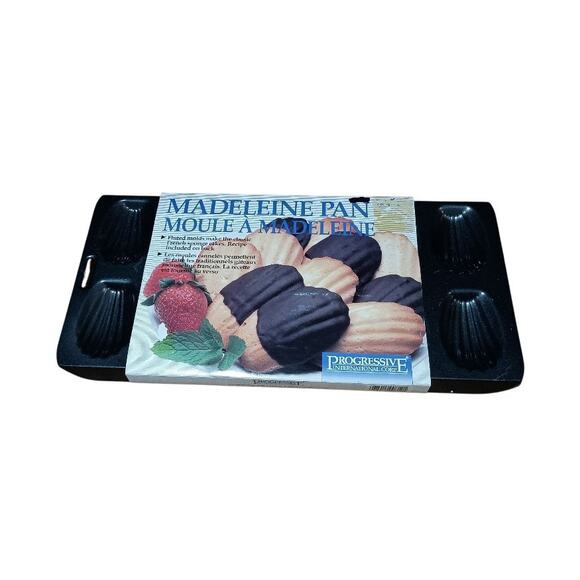 Madeleine Seashells Baking Sheet Pan 12 Molds Progressive International Corp - Picture 1 of 4
